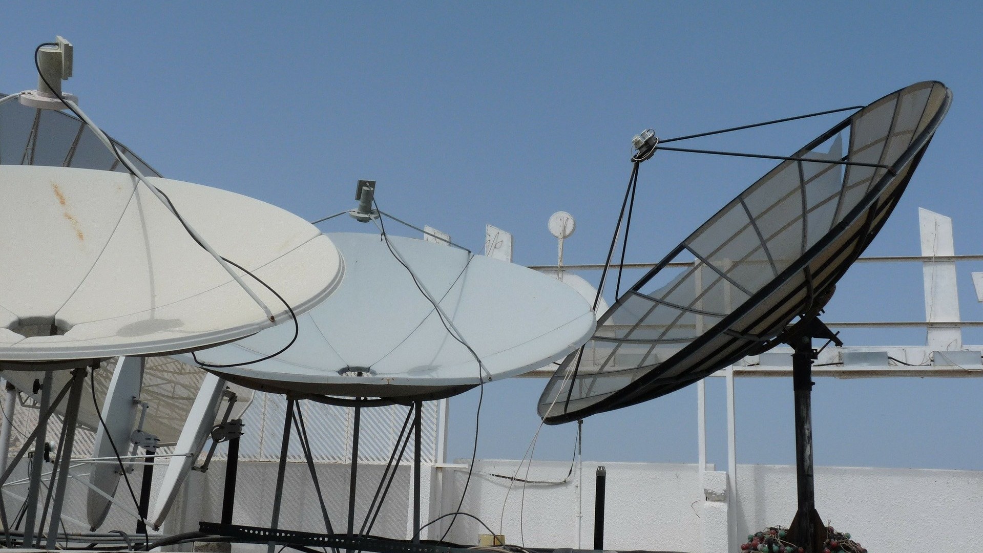 tv-satellite-on-building