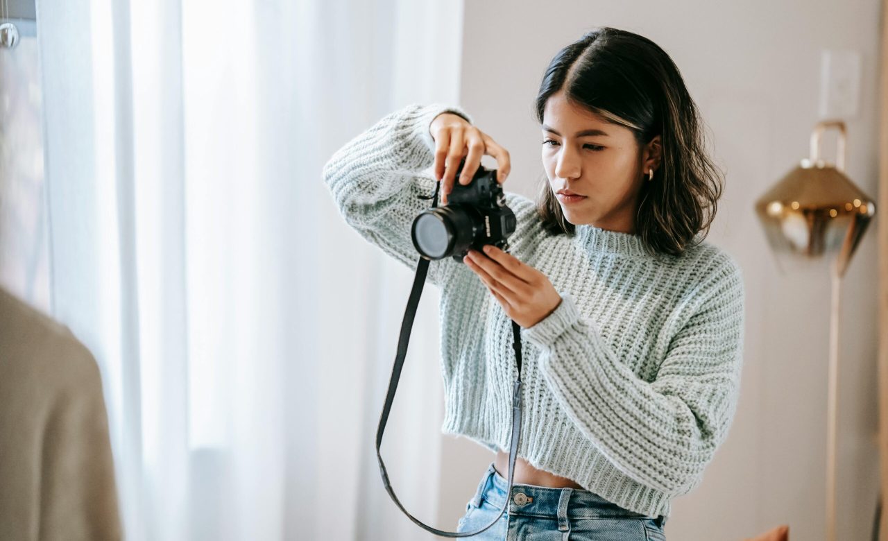 cameraman-pexels-liza-summer-6347928