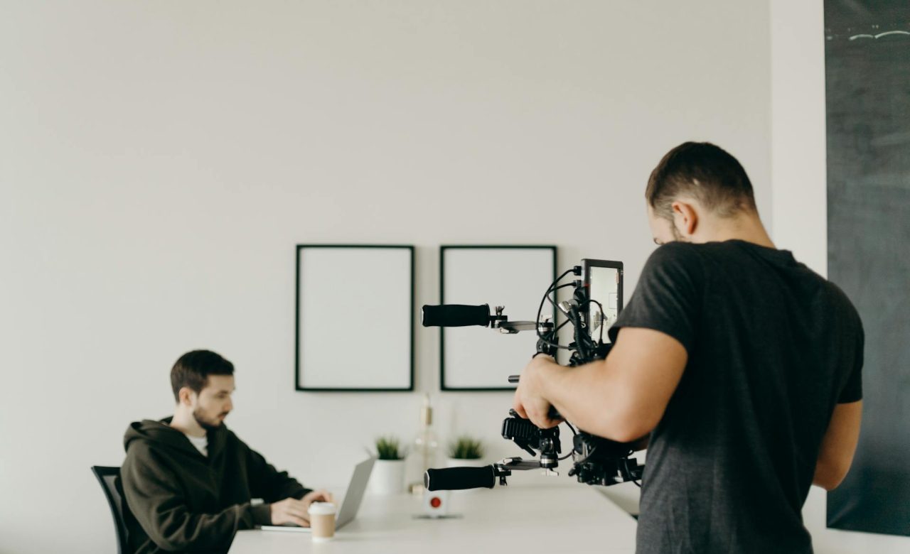 cameraman-pexels-cottonbro-4064820 cameraman-pexels-cottonbro-4064820